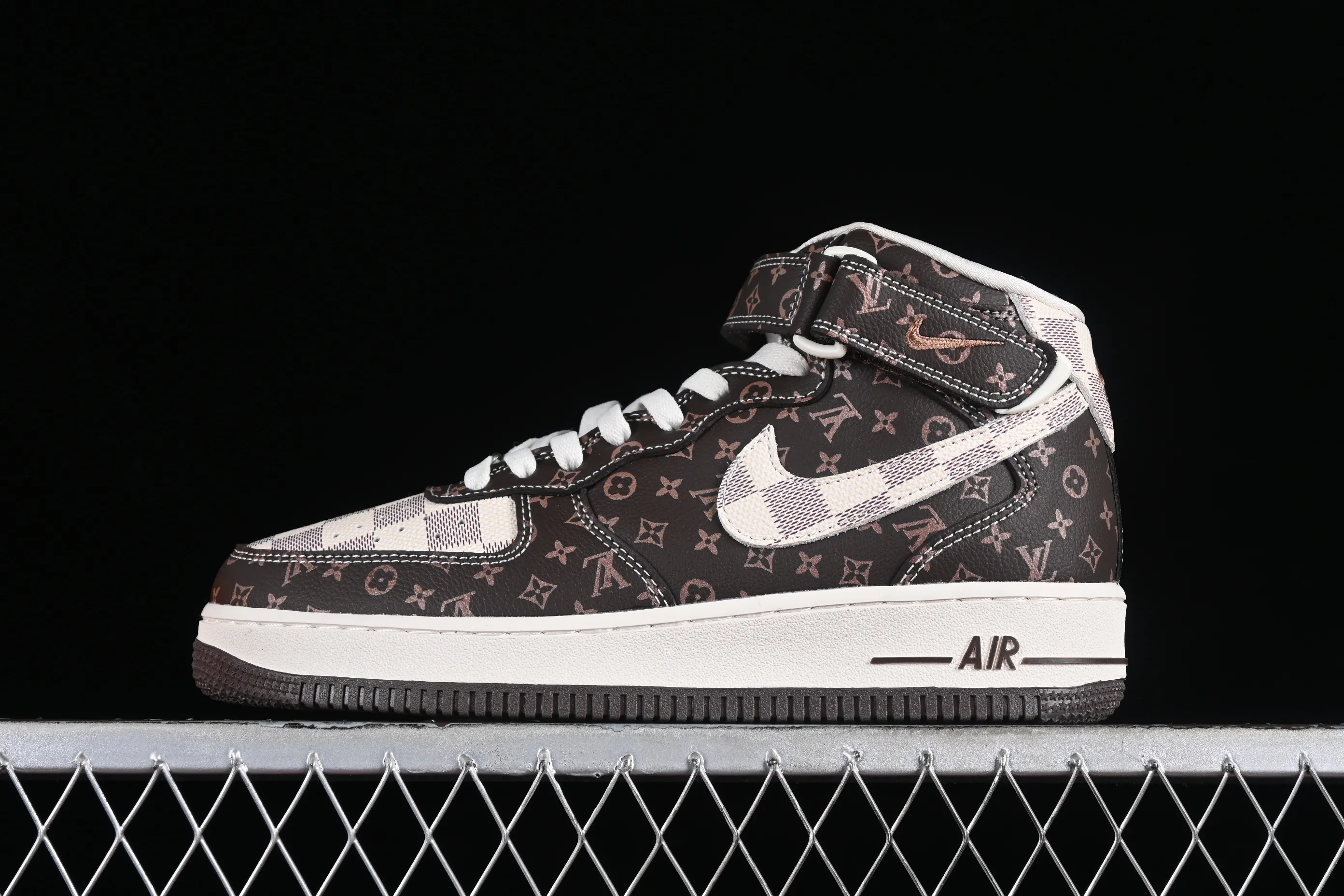All categories Nk Air Force 1 Air Force series Nk Air Force 1 Mid Air Force mid-top Nk Air Force 1'07 Mid LV joint-classic brown print Air Force 1 mid-top casual sneakers DV0688-200